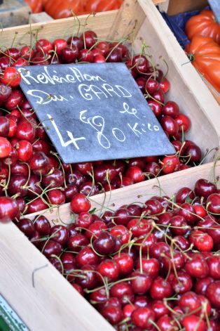 Cherries, market, Place des Prêcheurs (Aix-en-Provence) © Alison Jordan